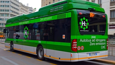 Bus powered by hydrogen fuel