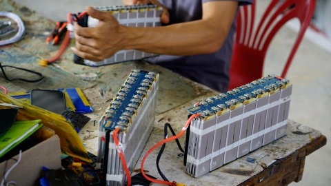 Technicians are assembling batteries for use in electric vehicles